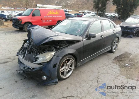 2010 Mercedes-Benz C 300 Sport 4Matic/Luxury 4Matic z USA, uszkodzony, nr VIN WDDGF8BB2AF448187